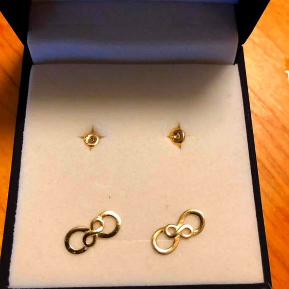 Earring - Picture 1 of 2